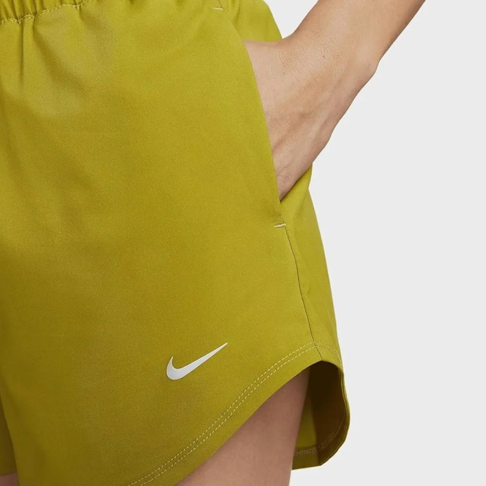 Nike One
Women's Dri-FIT Ultra High-Waisted 3" Brief-Lined Shorts - Picture 3 of 5